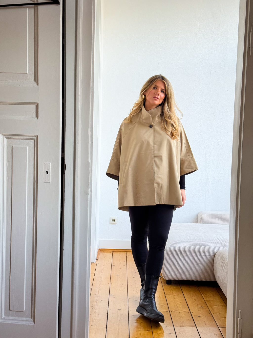 LIVA Cape Jacket – Sand