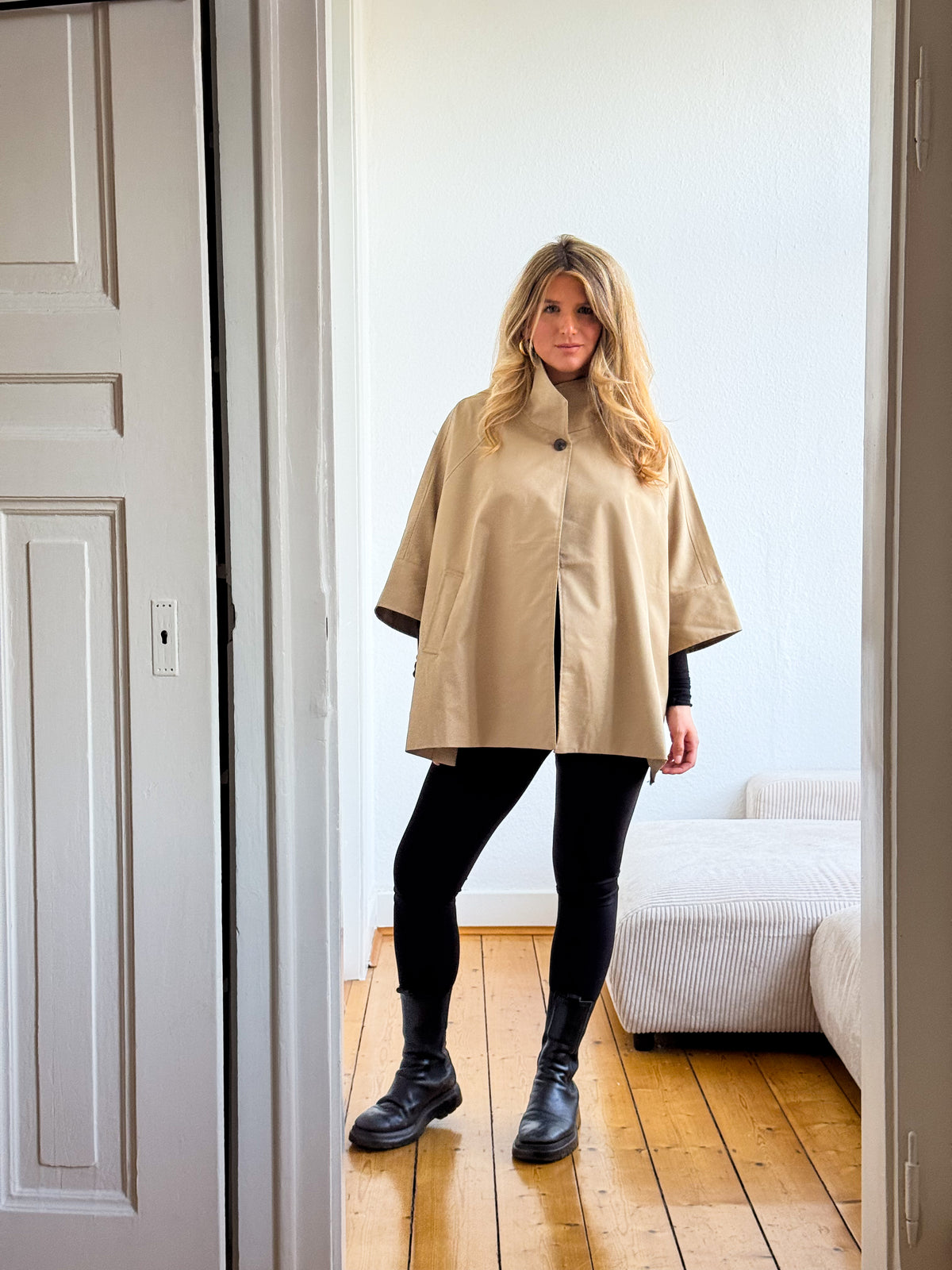 LIVA Cape Jacket – Sand