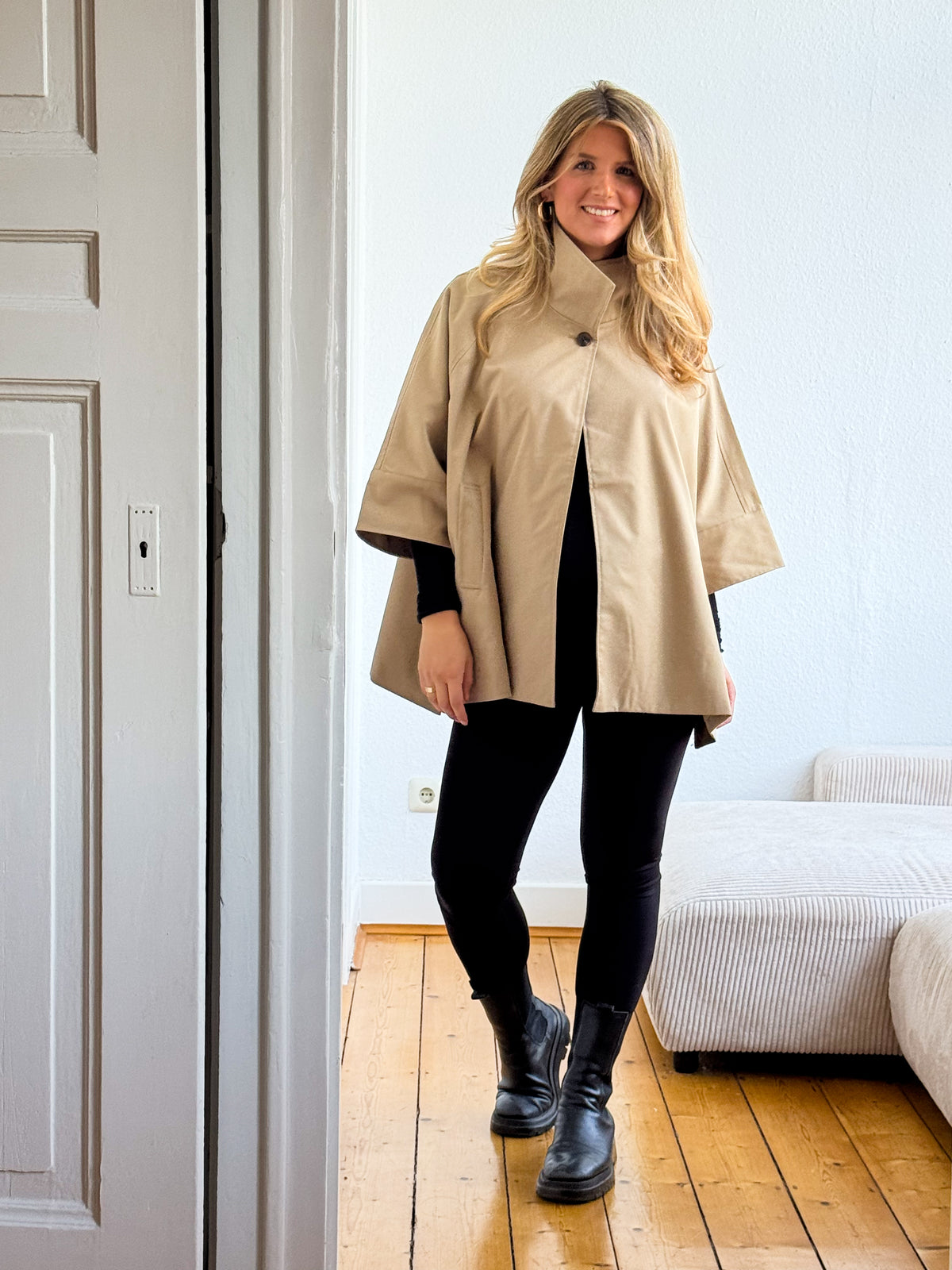 LIVA Cape Jacket – Sand